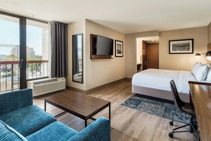 Four Points by Sheraton San Francisco Bay Bridge