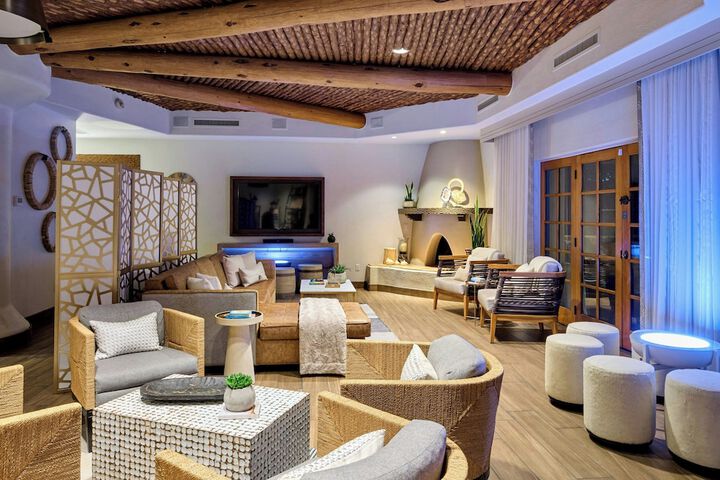Lounge 146 of 190