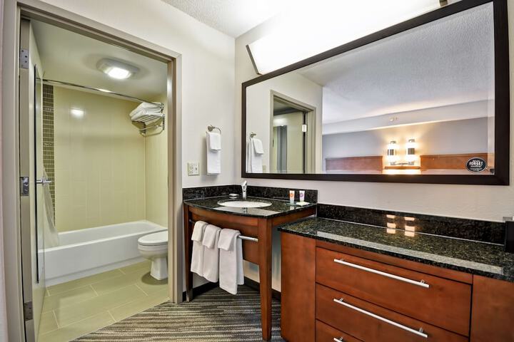 Room 33 of 48