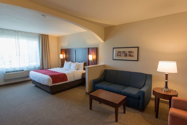 Room 9 of 28