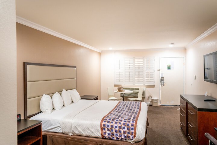 Room 30 of 49