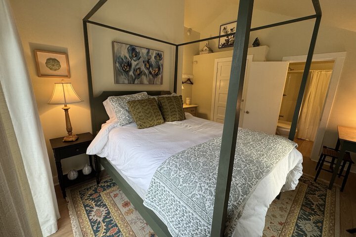 High Tide Inn