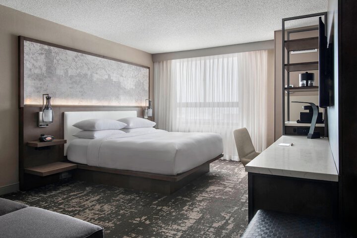 Room 17 of 37