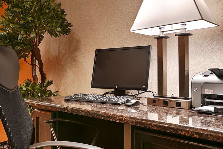 Business Center 26 of 26