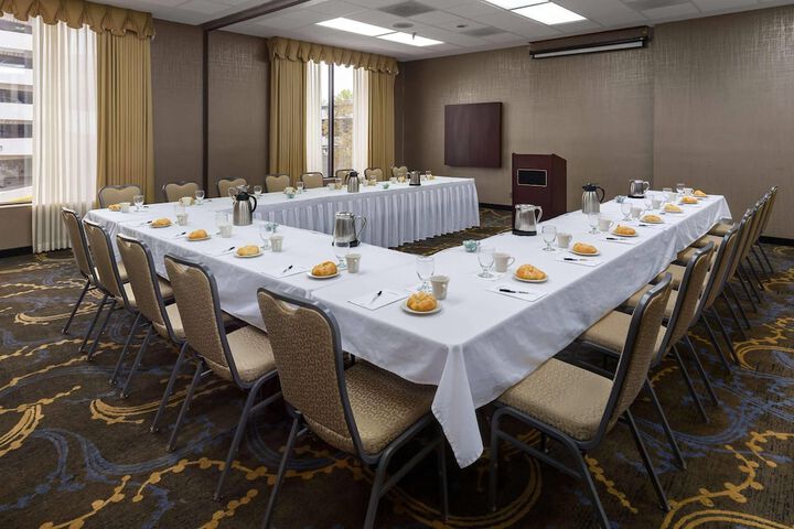 Radisson Hotel Bismarck