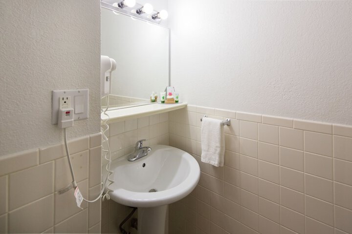 Room 34 of 50