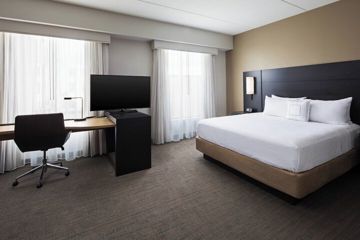 Room 17 of 37