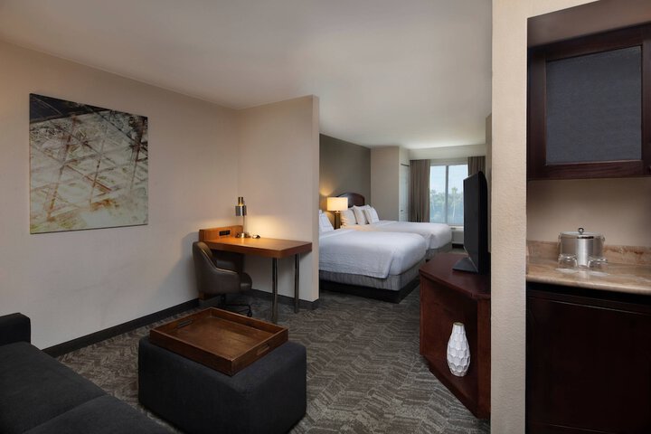 Room 21 of 32
