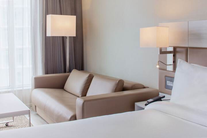 Room 33 of 58