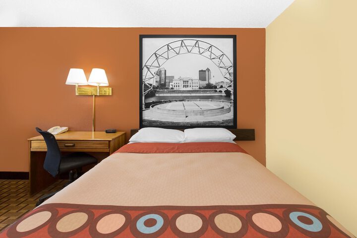 Super 8 by Wyndham Boone