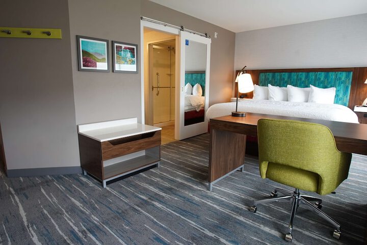 Room 27 of 37
