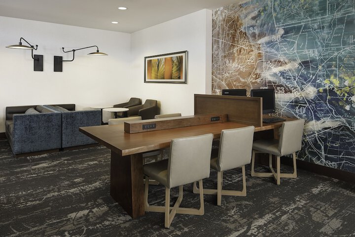 Business Center 37 of 39