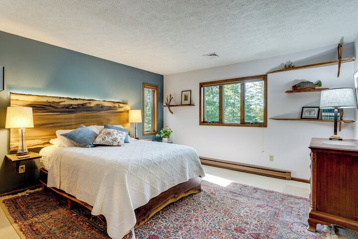 Luxe Poconos Pines Home w / Beach + Amenities!