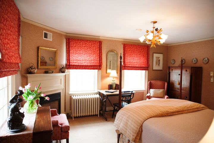 Room 25 of 74
