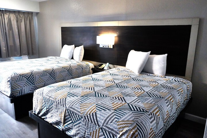 Room 15 of 33