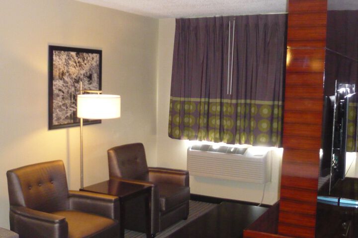 Super 8 by Wyndham Copley Akron