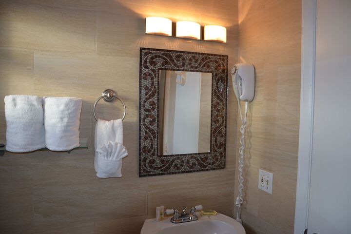Room 16 of 44