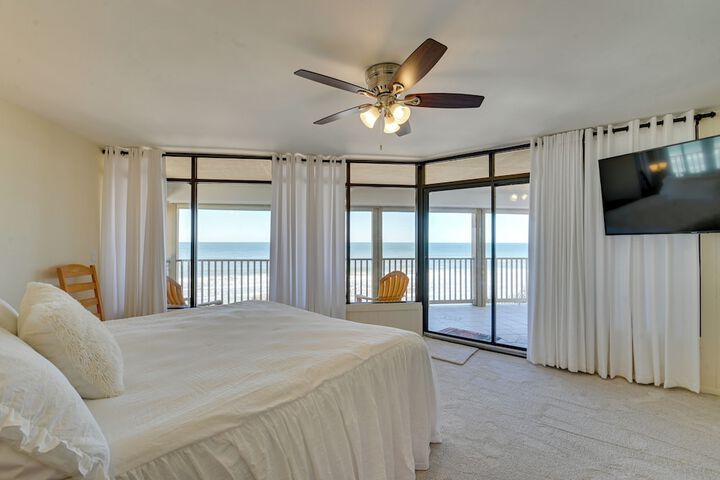 Oceanfront Escape on Wilbur Beach!