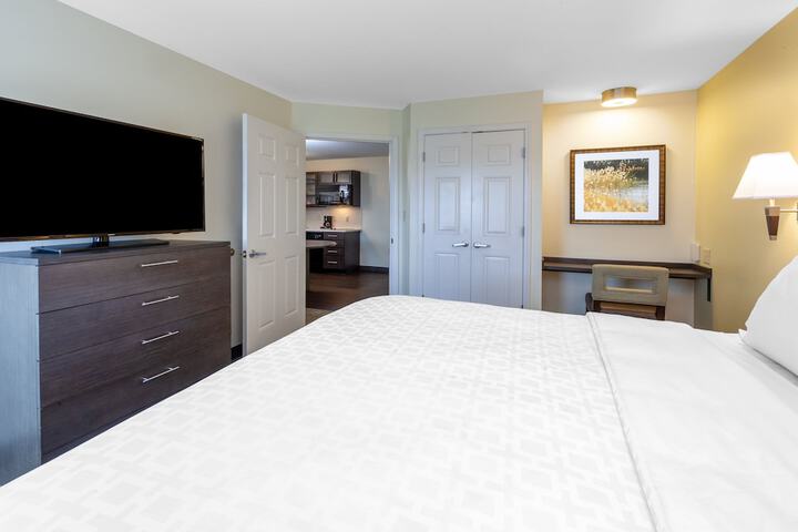 Room 28 of 32