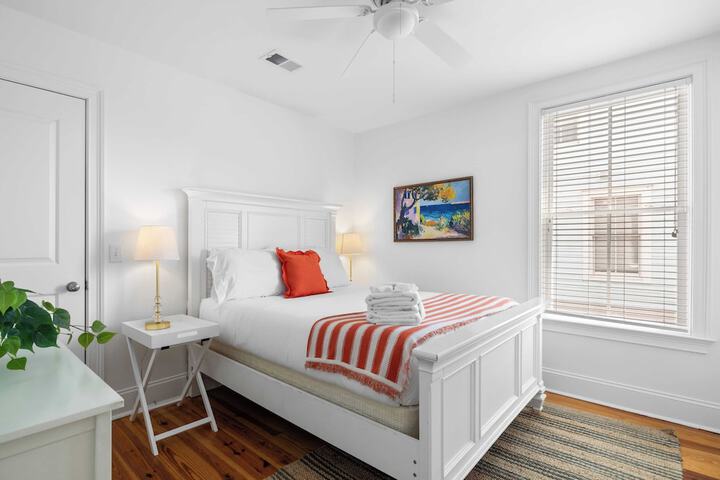 1 Block to Beach Newly Renovated 6bdr w / Rooftop Views Sand Dune by Avantstay