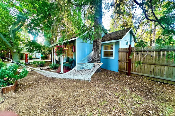 The Pines Inn and Cottages