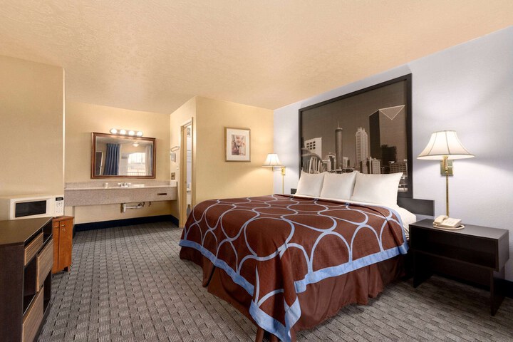Room 11 of 30