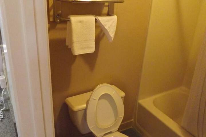 Room 6 of 27