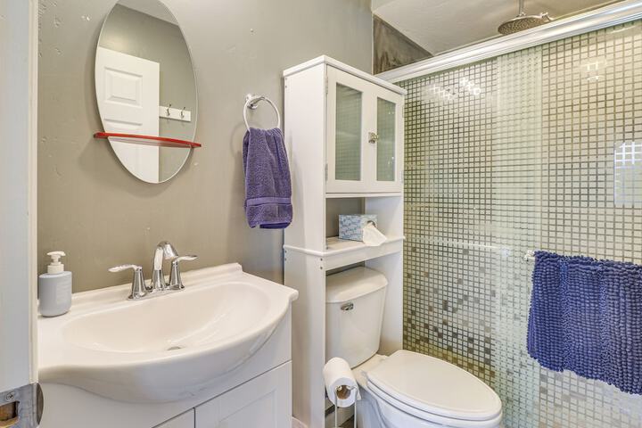 Mtn-view Eureka Apartment: Walk to Eateries!
