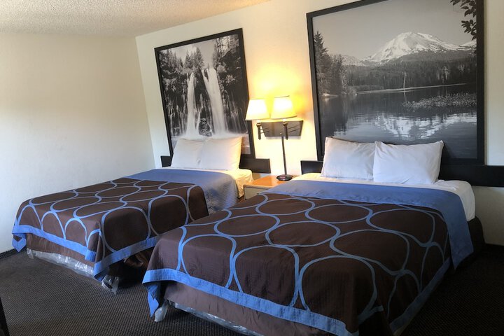 Room 33 of 40