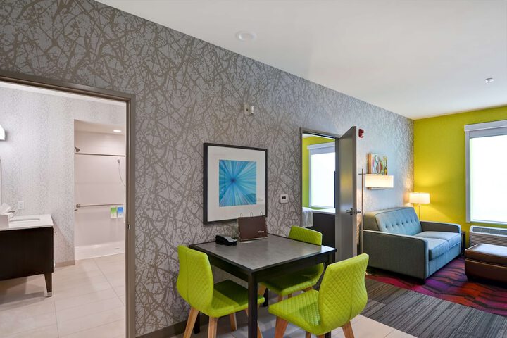 Room 27 of 48