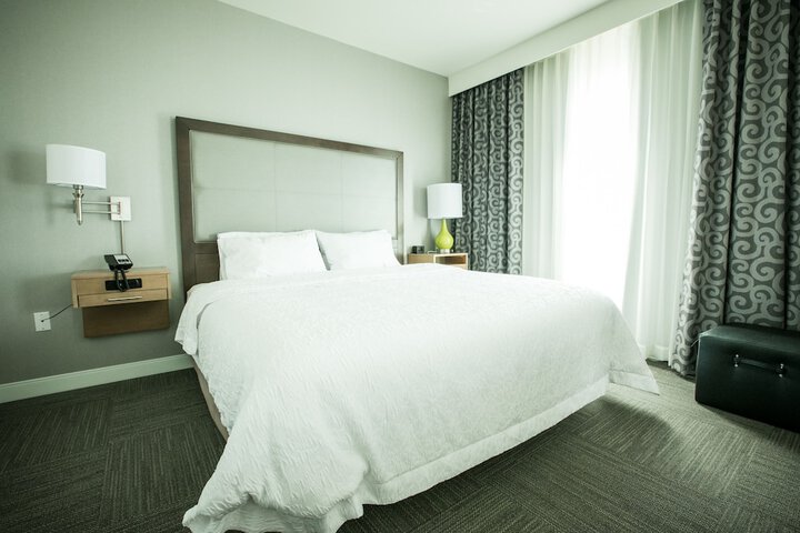 Room 28 of 82