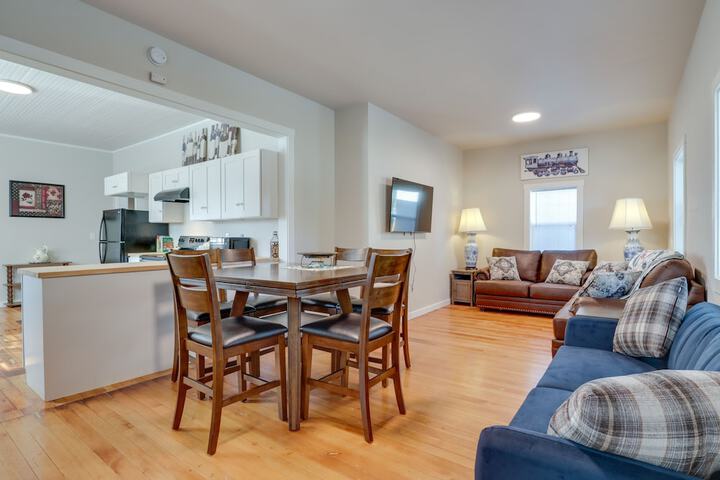 Lafayette Townhome: Cozy Retreat w / Private Patio