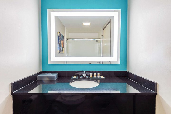 Room 25 of 49