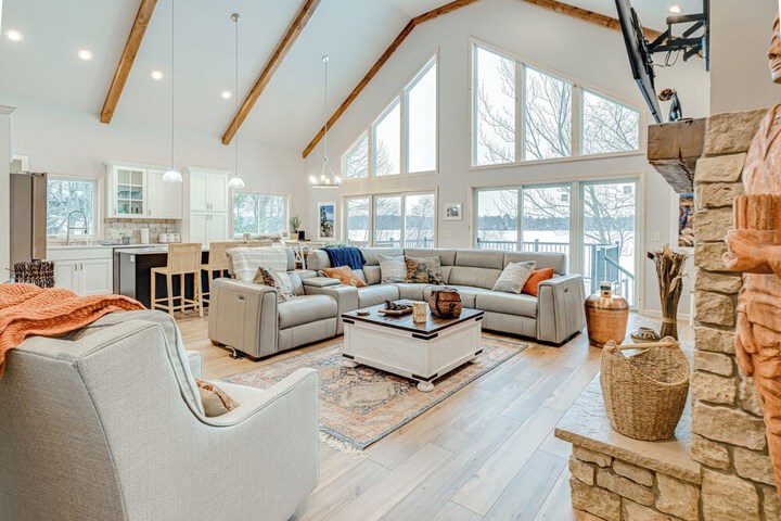 Lakefront Rhinelander Cottage w / Private Dock!