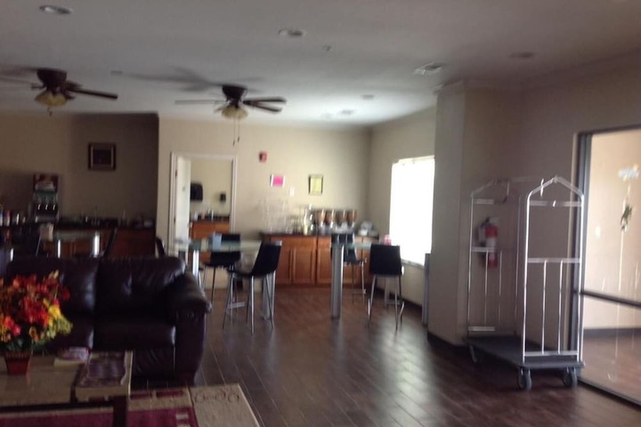 Room 34 of 40