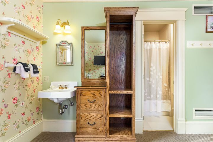 Room 32 of 152