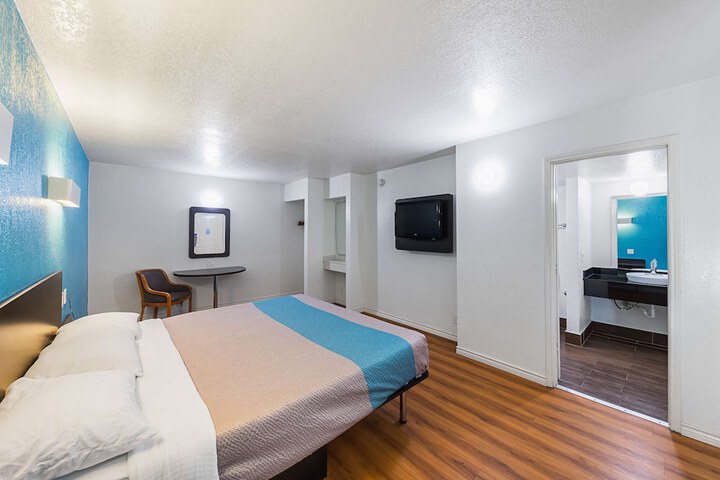 Motel 6 Grand Prairie TX - Interstate 30