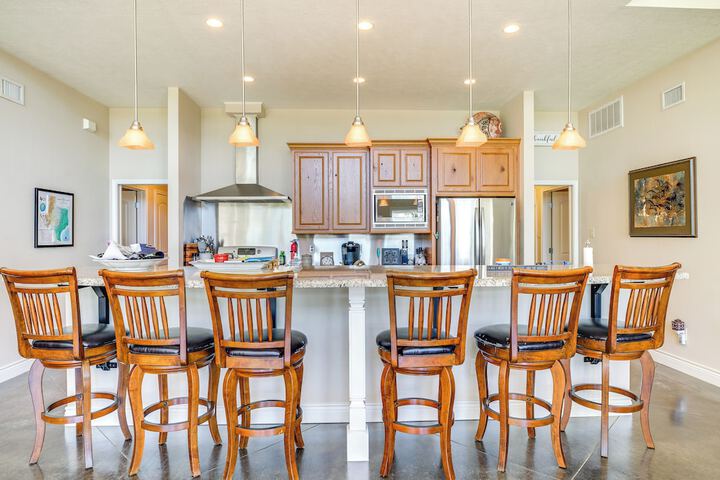 Franklin Home w / Water Views: Outdoor Dining Area!