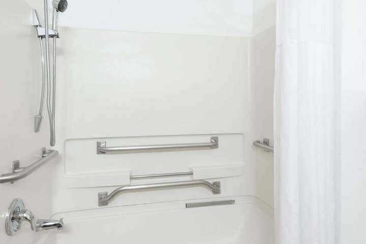 Super 8 by Wyndham Pittsburgh / Monroeville