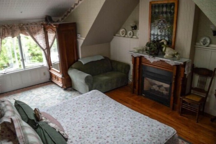 Room 40 of 64
