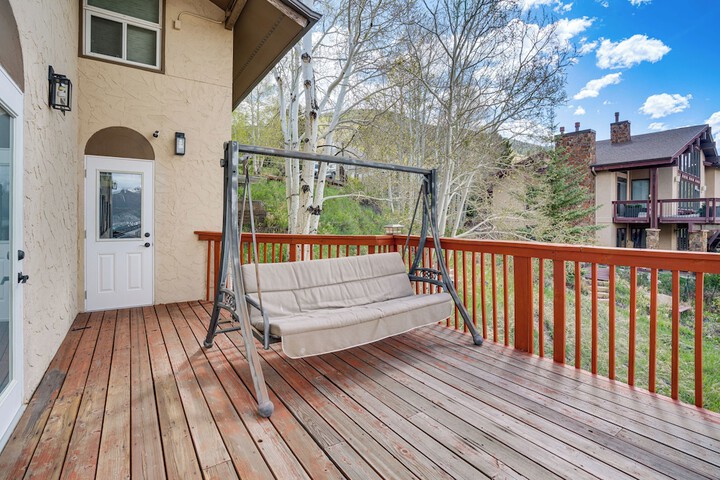 Hot Tub Relaxation: Luxe Summit Gem w / Mtn Views