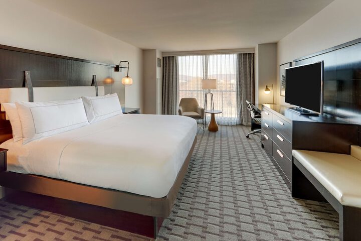 Room 32 of 89
