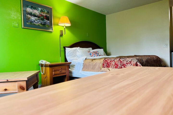 Villa Inn Motel Near Hwy 12 WI Capital O