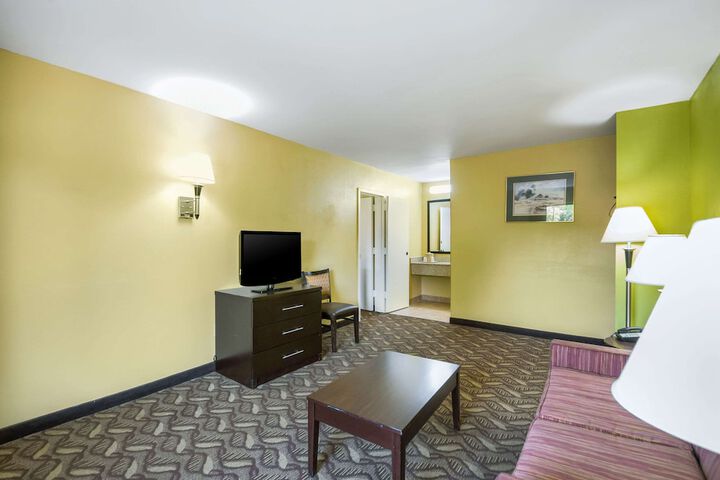 Room 23 of 58