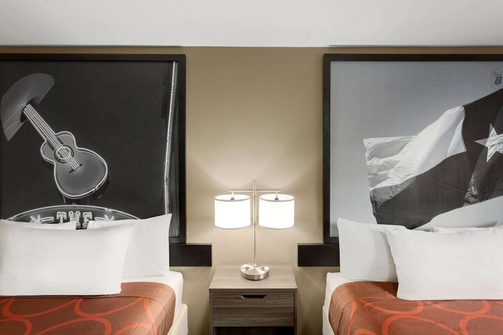 Room 22 of 27