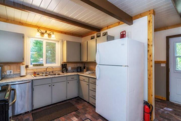 Knotty Pines Cabins