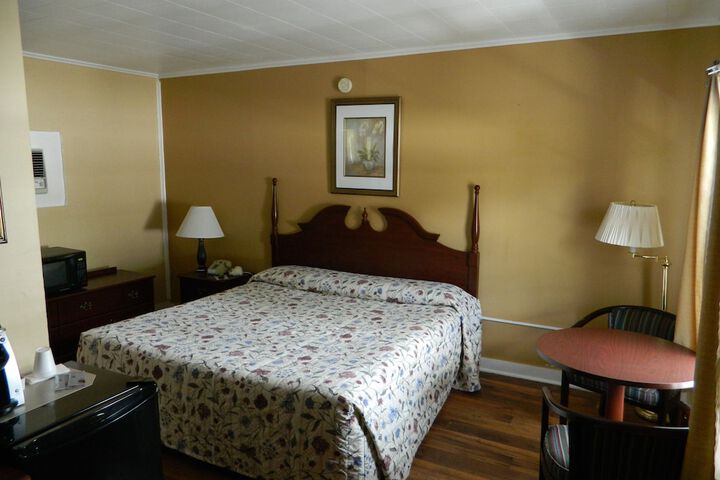 Room 11 of 37