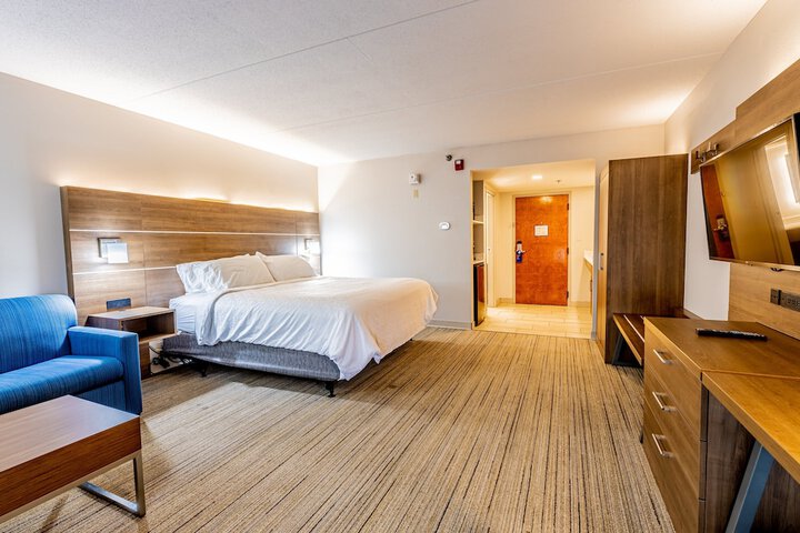 Room 32 of 63