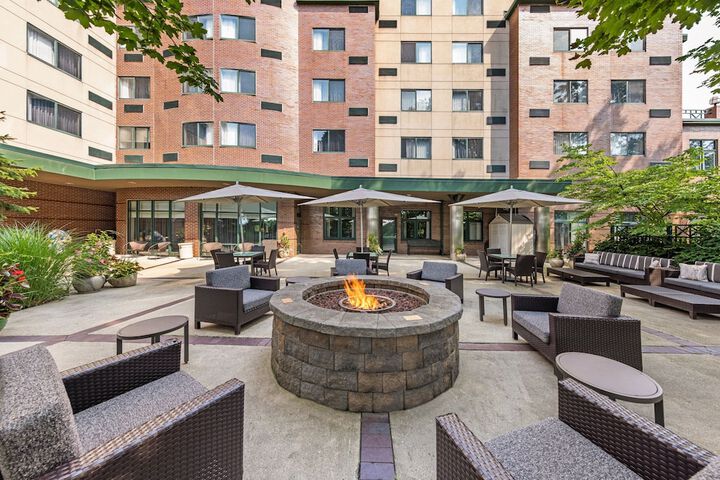 Courtyard by Marriott Boston Waltham