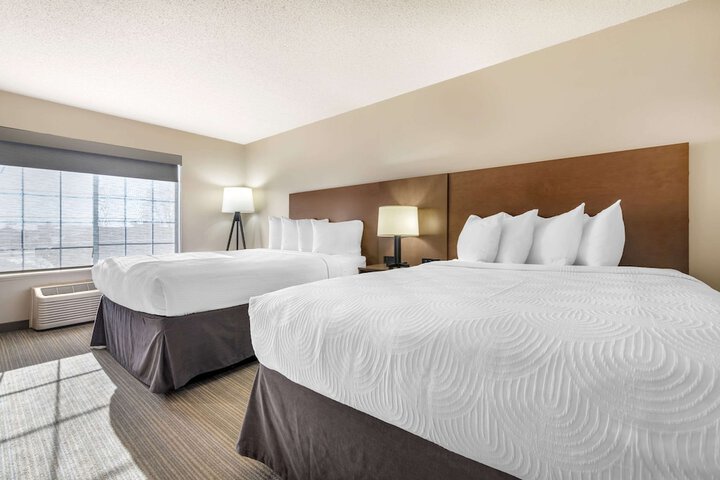 Country Inn & Suites by Radisson Watertown, SD